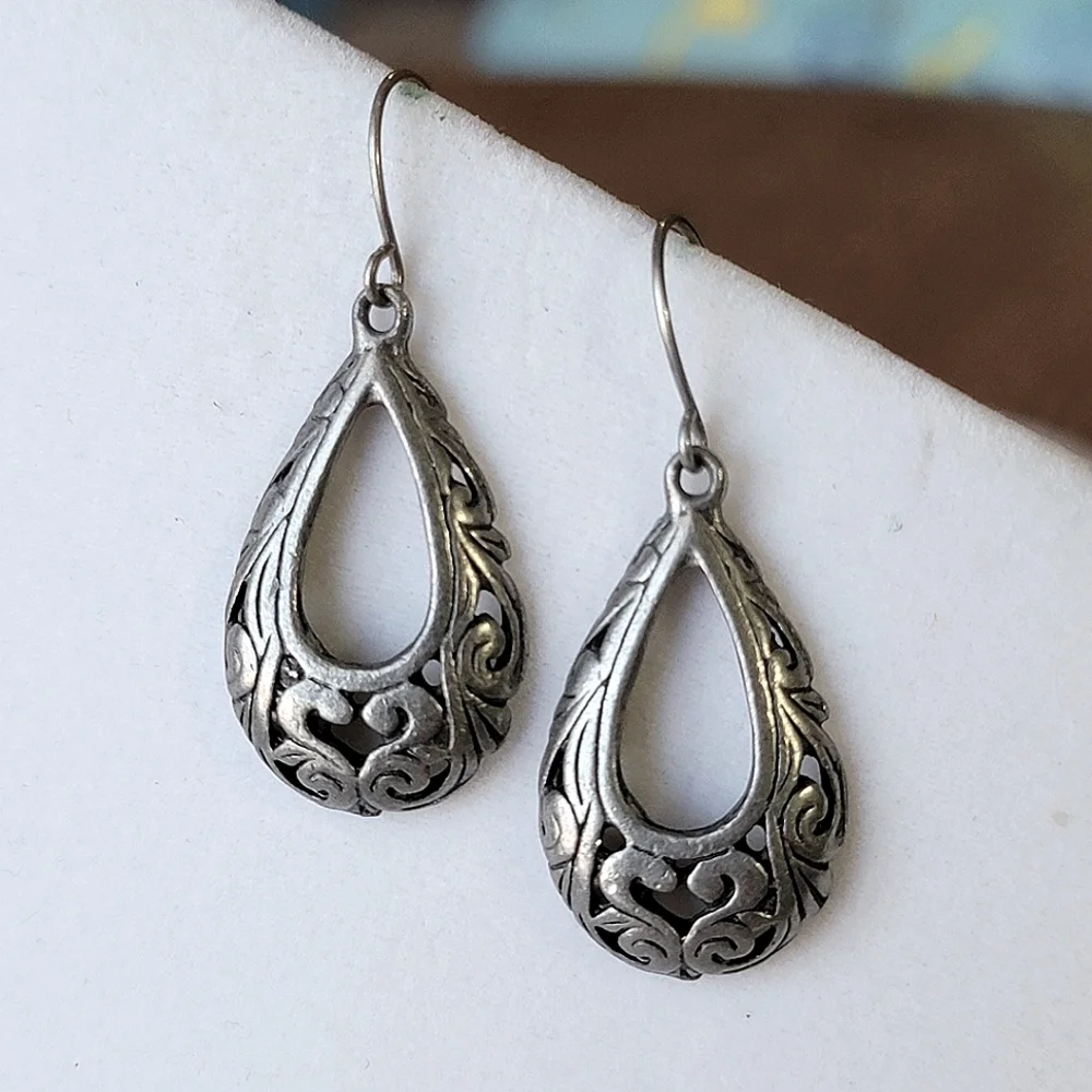 Vintage Curved Teardrop Cutout Earrings